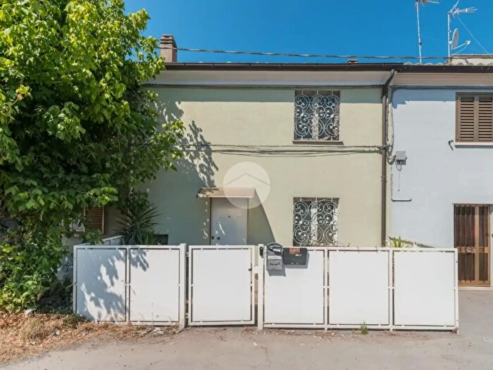 Casa quadrilocale in vendita in Viale Piceno, Fano