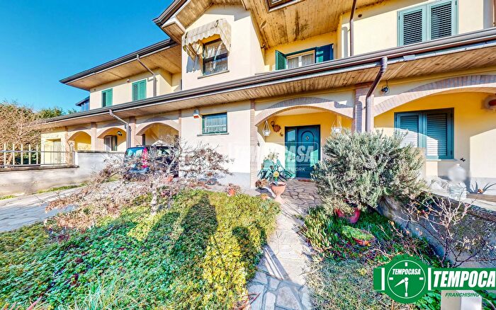 Casa con 5 locali in vendita in Torre Beretti Castellaro