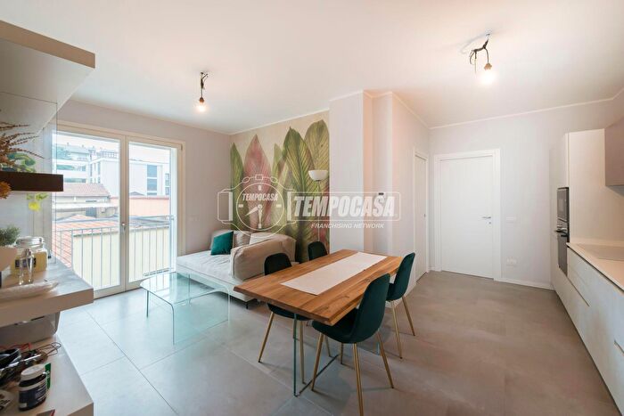 Appartamento bilocale in vendita in Via Solone, Milano