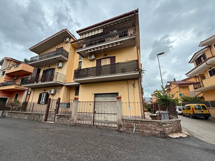 Appartamento trilocale in vendita in Via Luigi Settembrini, Guidonia Montecelio