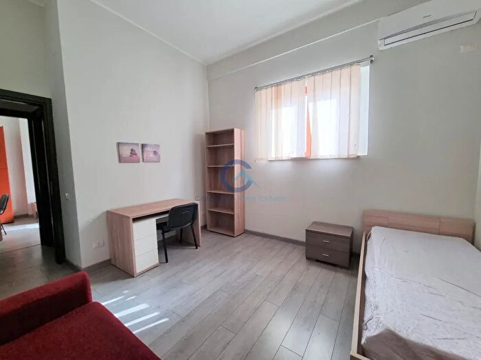 Appartamento trilocale in affitto in Via Genova, Catanzaro