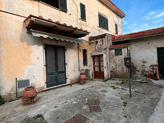 Casa quadrilocale in vendita in Cascina