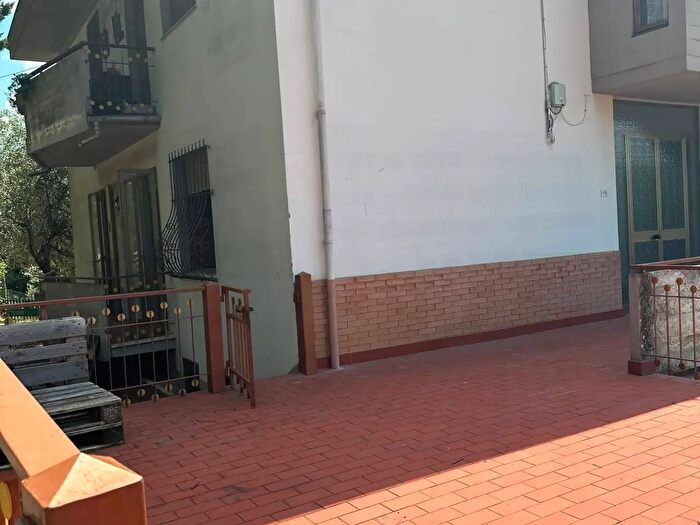 Appartamento con 5 locali in vendita in Via Petrognano, Rufina