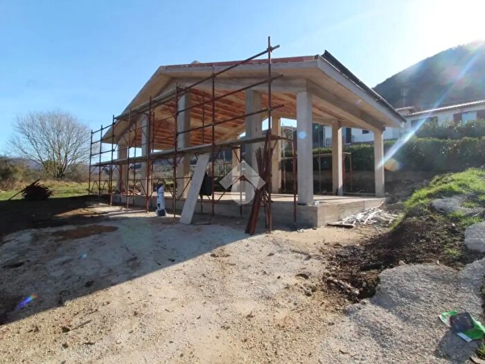 Casa trilocale in vendita in Via Montecalvo, Scandriglia