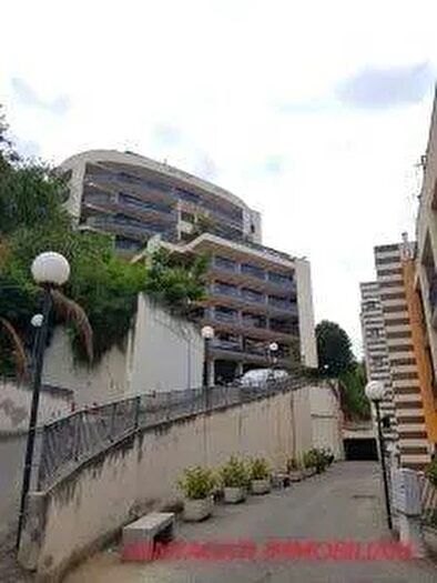 Appartamento con 6 locali in vendita in Via Pietro Castelli Messina, Messina