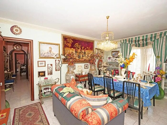 Appartamento quadrilocale in vendita in Viale Bummacaro, Catania