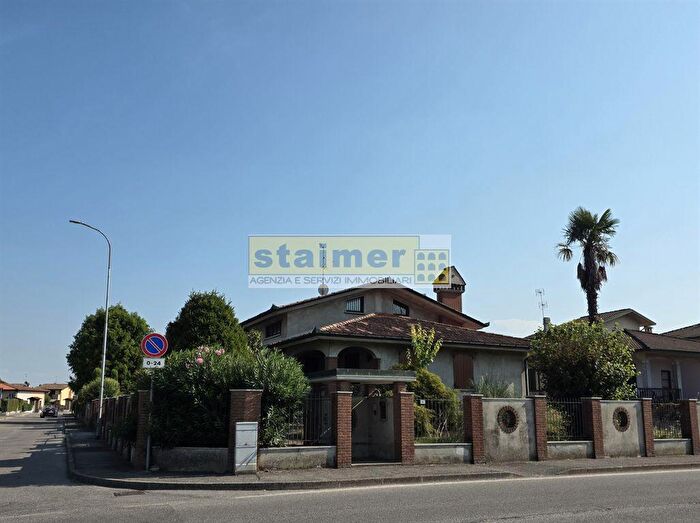 Casa con 5 locali in vendita in Viale Olimpia, Cornegliano Laudense