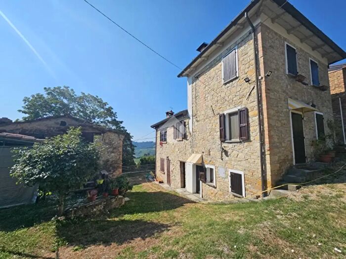 Casa con 5 locali in vendita in Str Iggio, Pellegrino Parmense