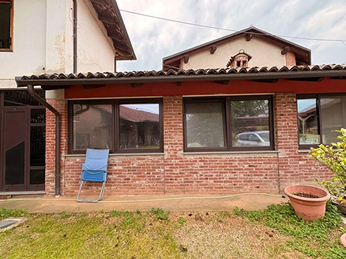 Casa con 8 locali in vendita in Via Bisognette, Frossasco