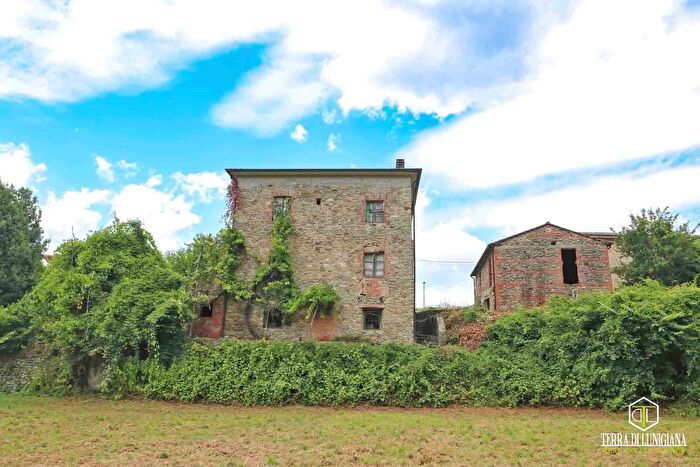 Casa con 17 locali in vendita in Via Madonna della Neve, Villafranca In Lunigiana