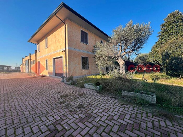 Casa con 6 locali in affitto in via capitello, Centro, Salizzole