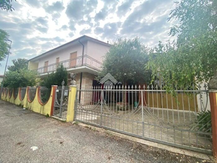 Casa con 5 locali in vendita in Bovolone