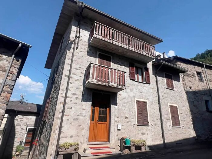 Casa con 5 locali in vendita in Via Rocchi, Colorina