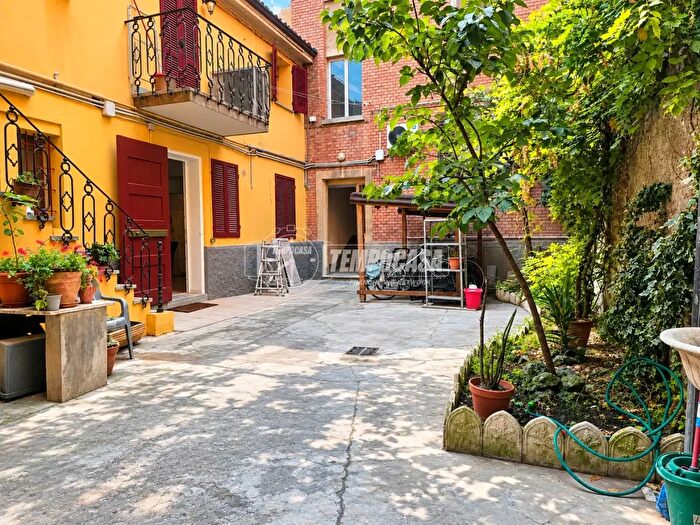 Appartamento trilocale in vendita in Via Mascarella, Bologna