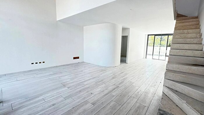 Casa con 5 locali in vendita in Via Cadorna Snc, Vimercate