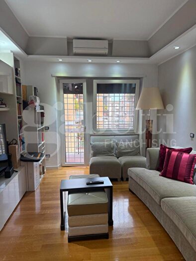 Appartamento trilocale in vendita in Via Antonio De Viti De Marco, Roma