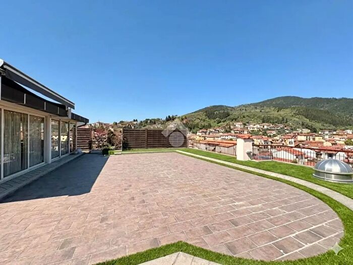 Appartamento con 8 locali in vendita in Via Forlivese, Pelago