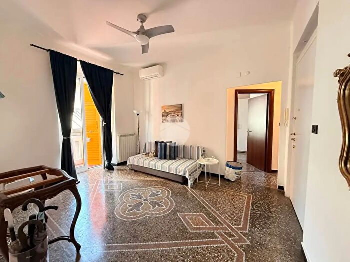 Appartamento quadrilocale in vendita in Via Stefano Rivarola, Genova