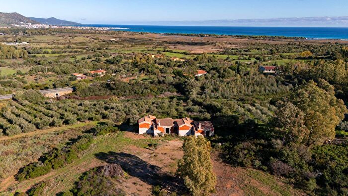 Casa con 10 locali in vendita in Siniscola