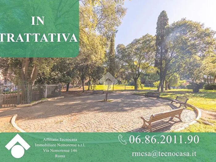 Appartamento trilocale in affitto in Via Tolero, Roma