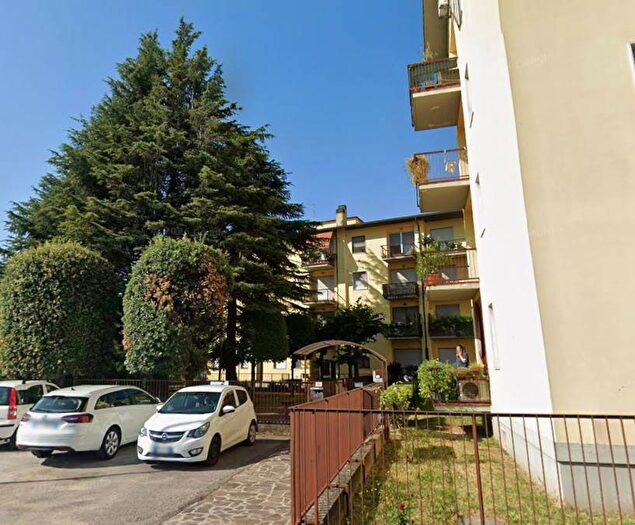 Appartamento trilocale in affitto in Via San Giovanni Lupatoto, Borgo Roma, Verona