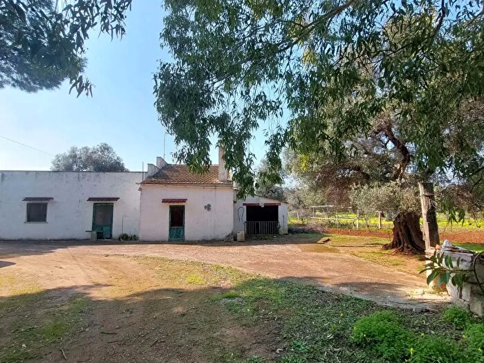 Casa con 6 locali in vendita in Carovigno