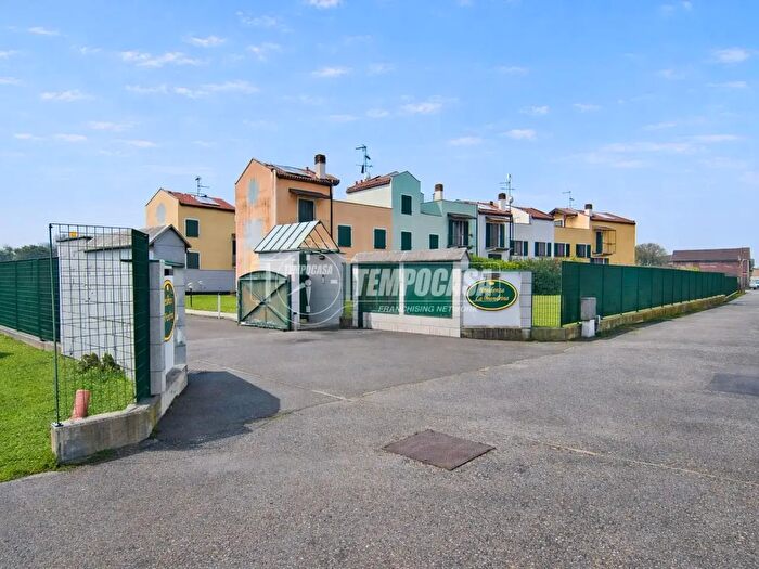 Casa quadrilocale in vendita in Biandrate