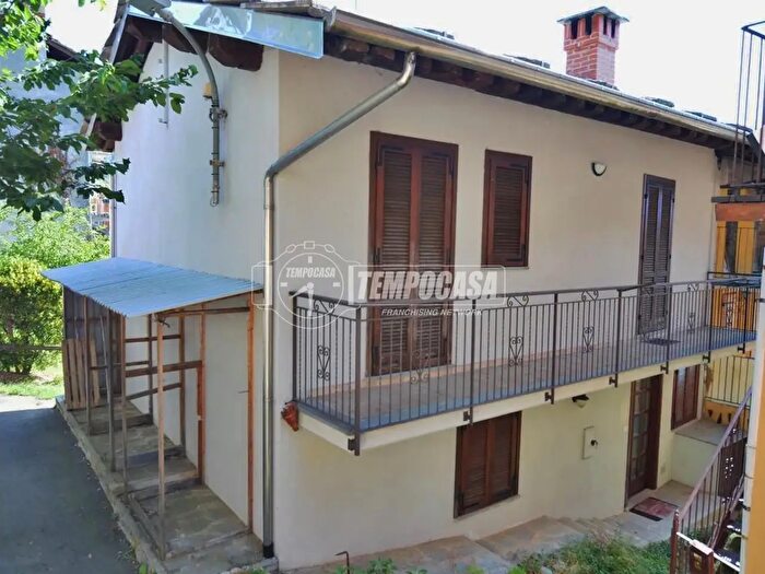 Casa trilocale in vendita in Frazione Villa, Traves
