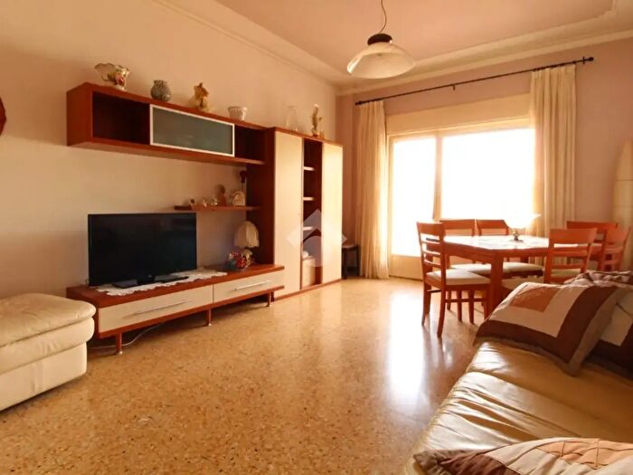 Appartamento quadrilocale in vendita in Via Cona, Teramo