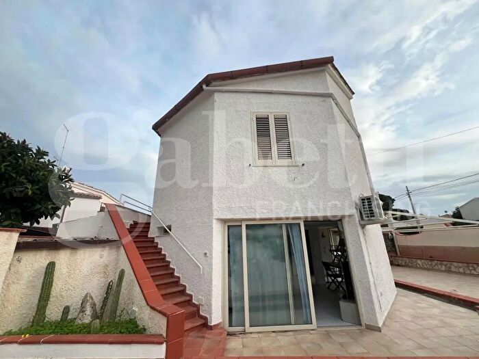 Casa quadrilocale in vendita in Siracusa