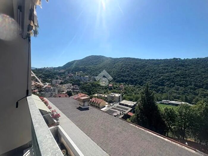 Appartamento quadrilocale in vendita in Via Val Fontanabuona, Genova