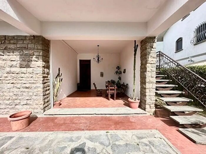 Casa con 10 locali in vendita in Viareggio