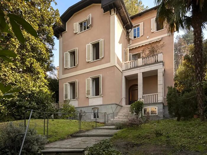 Casa con 15 locali in vendita in Via Bezzecca, Torino