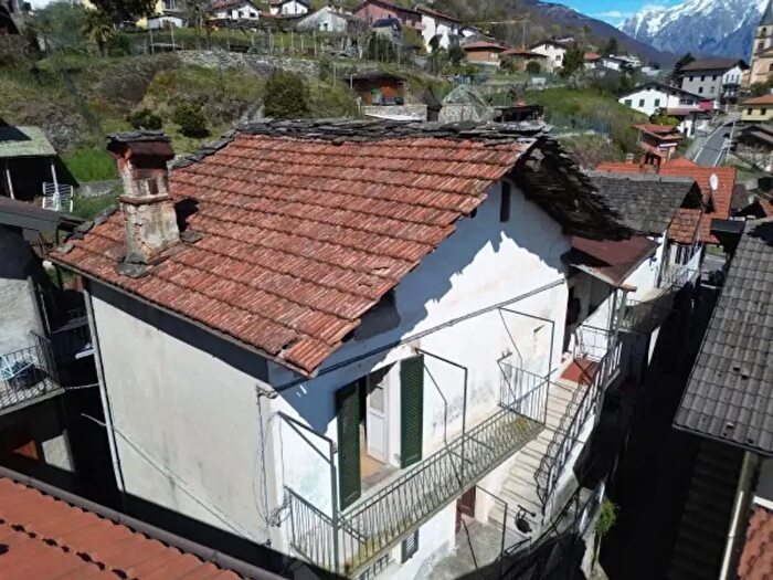 Casa quadrilocale in vendita in Via Provinciale, Domaso