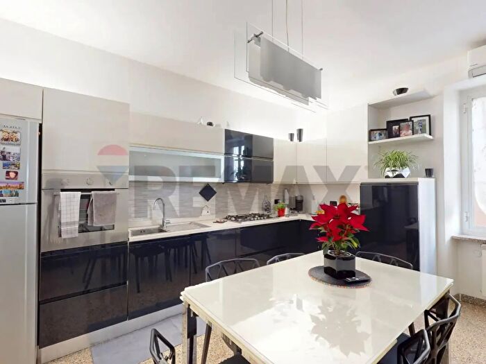 Appartamento quadrilocale in vendita in Via Pietro Mascagni, Genova