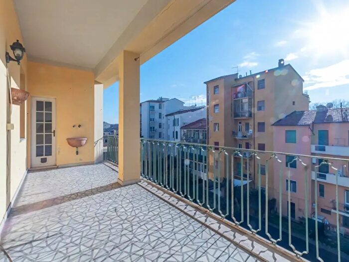 Appartamento con 6 locali in vendita in Pisa