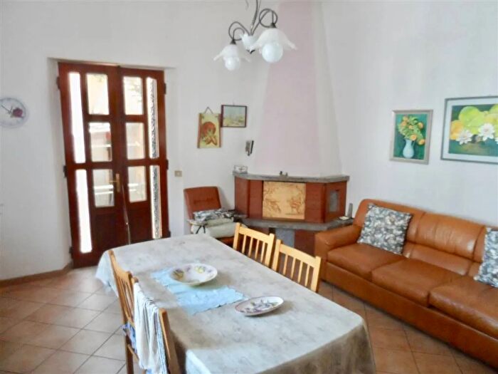 Casa con 8 locali in vendita in Via Ugo La Malfa Lamporecchio, Lamporecchio