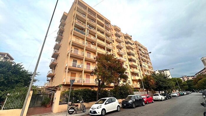 Appartamento con 6 locali in vendita in Via Raffaele La Valle, Palermo