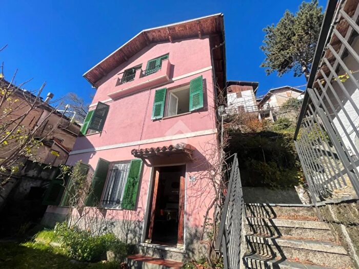 Casa quadrilocale in vendita in Via Mareta, Valbrevenna