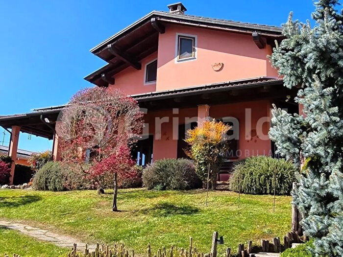Casa con 10 locali in vendita in Via Giovanni Antonio Comissetti, Pezzana