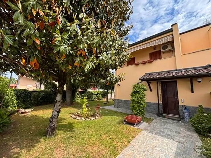 Casa quadrilocale in vendita in Vigevano
