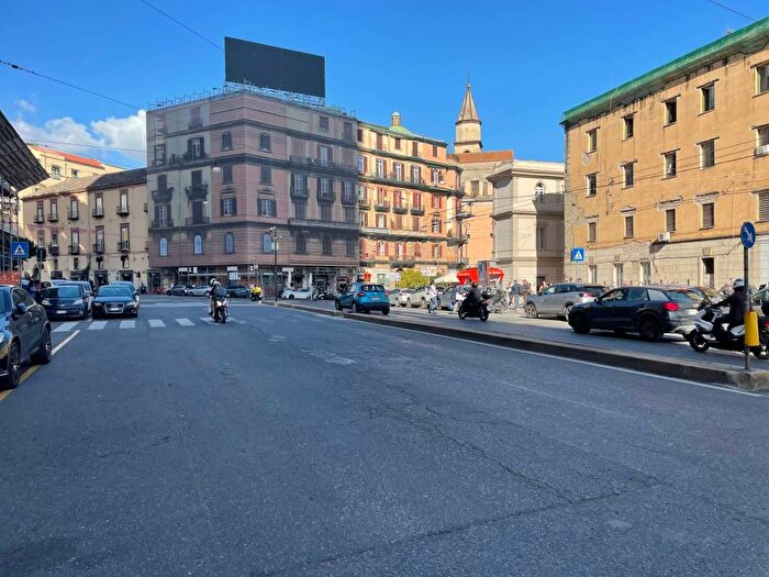 Appartamento trilocale in affitto in Via dei Fiorentini, Porto Municipio, Napoli