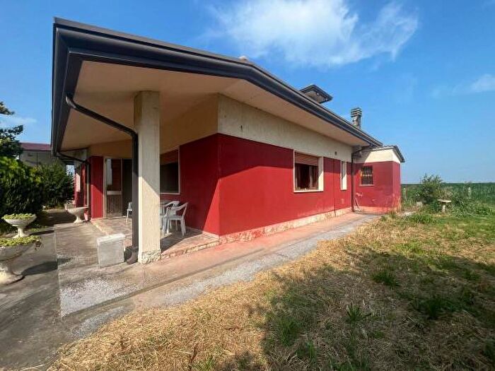 Casa con 6 locali in vendita in Ariano Nel Polesine