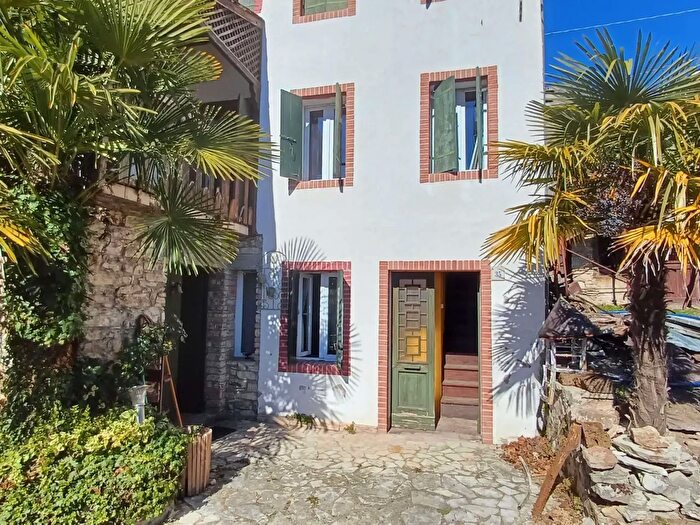 Casa con 8 locali in vendita in Via Vizza, Vittorio Veneto