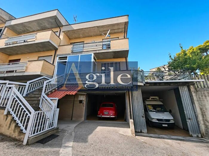 Casa con 5 locali in vendita in Viale Cristoforo Colombo, Acquaviva Picena