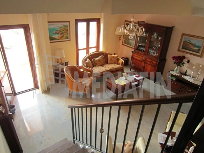 Casa con 8 locali in vendita in Via Nestore Mazzei, CoriglianoRossano