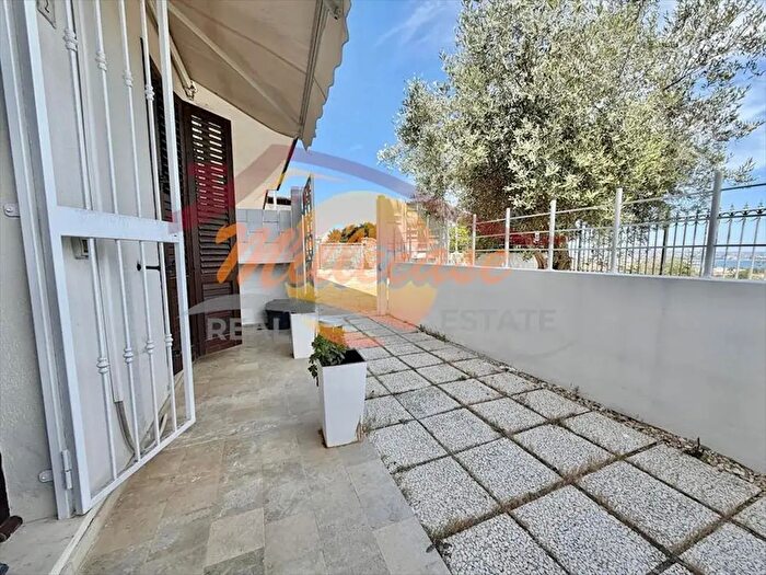 Appartamento trilocale in affitto in Via Avola, Siracusa