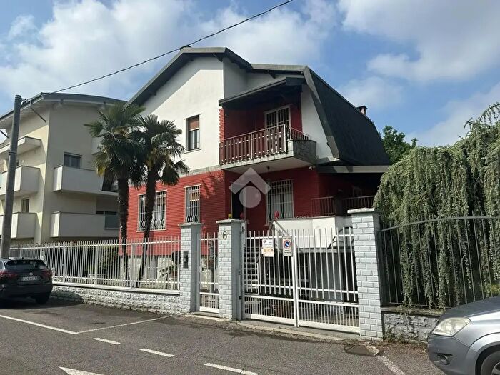 Casa con 5 locali in vendita in Via Carso, Carugate