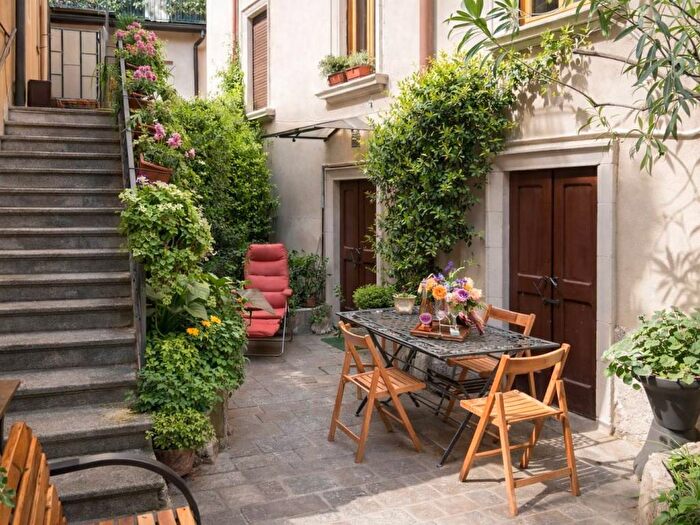 Appartamento trilocale in affitto in Via Giovanni Bertacchi, Valduce Crispi, Como