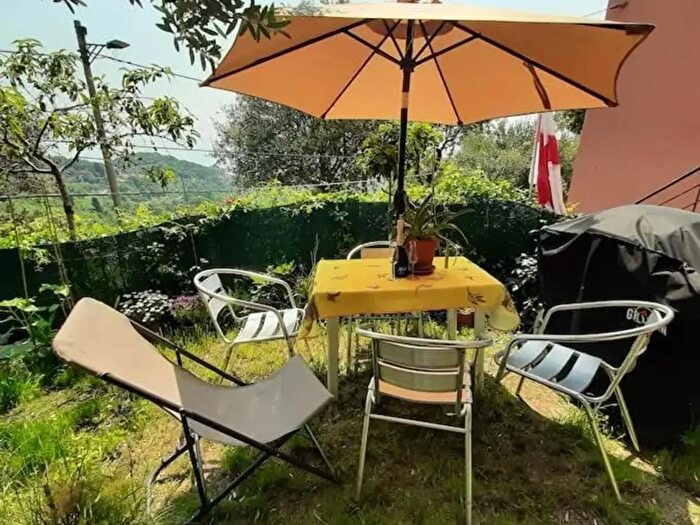 Appartamento con 5 locali in vendita in Via Lanfranco Alberico, Genova